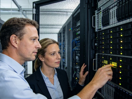 Thought Machine und AWS bringen KI-Tool für Bankenmigration auf den Markt Glocalist Press