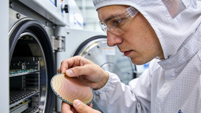 Infineon meldet Rekordumsatz und hebt Prognose für 2026 deutlich an Glocalist Press